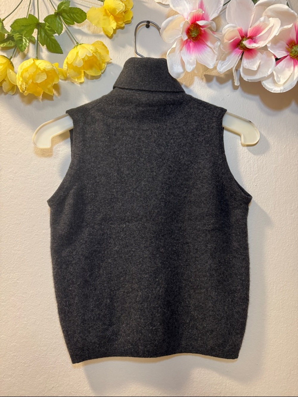 Banana Republic Charcoal Sleeveless Turtleneck Sweater - Picture 2 of 8